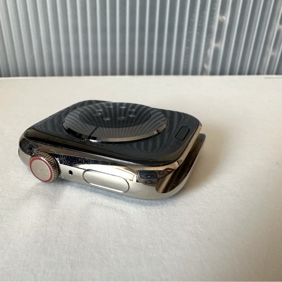 Apple iWatch Series 6 Gold Stainless Steel Case 44mm - Picture 15 of 15